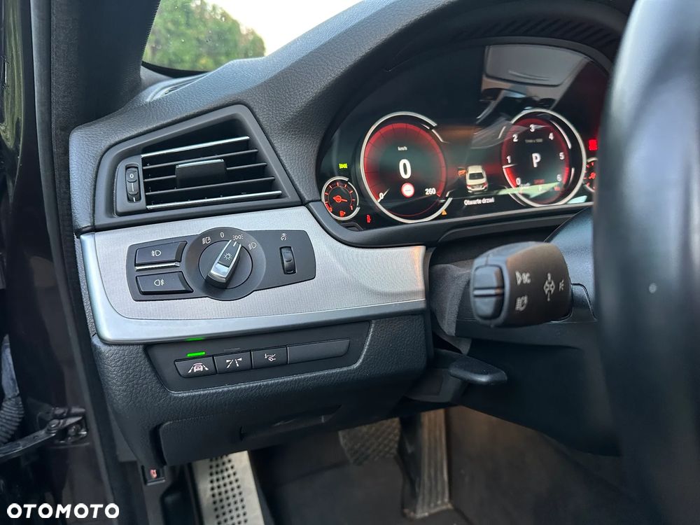 BMW Seria 5 520d xDrive - 11