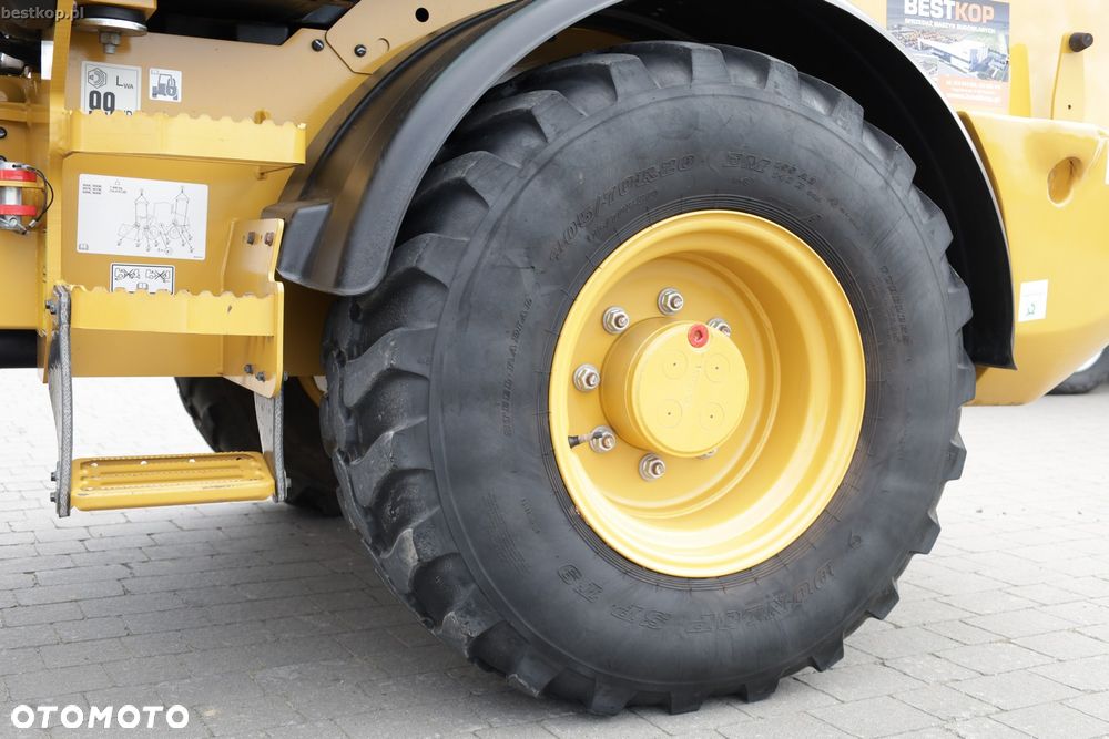 Caterpillar CAT 908M - 26