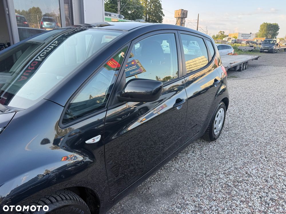 Kia Venga - 10