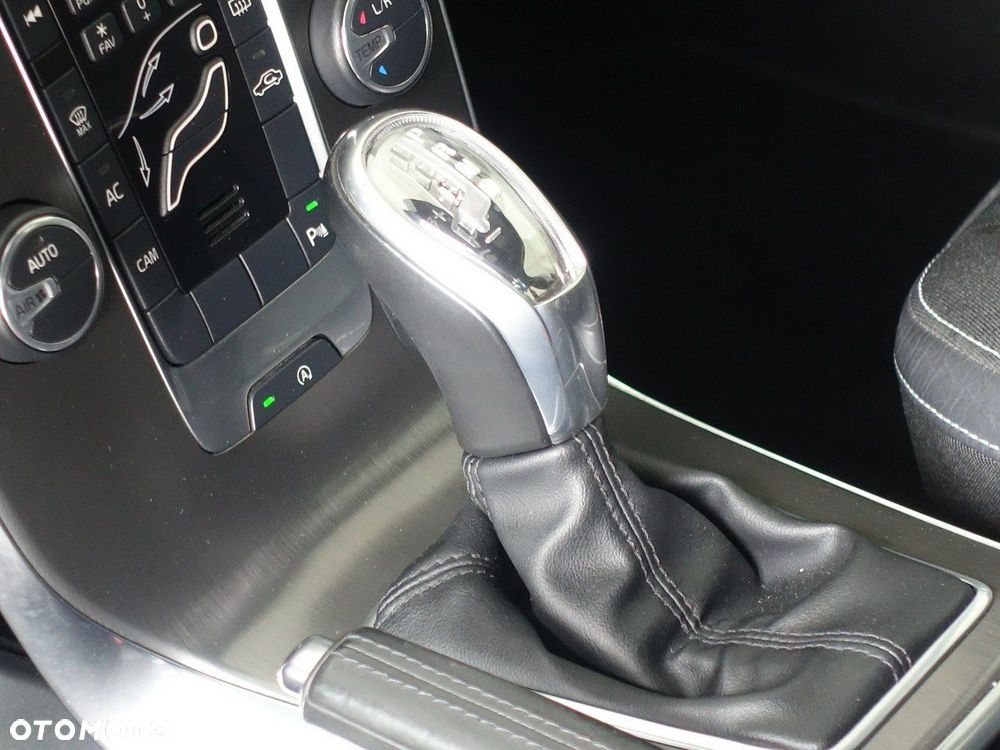 Volvo V40 D3 Geartronic Momentum - 13