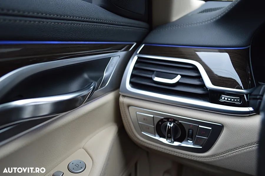 BMW Seria 7 730d xDrive - 34