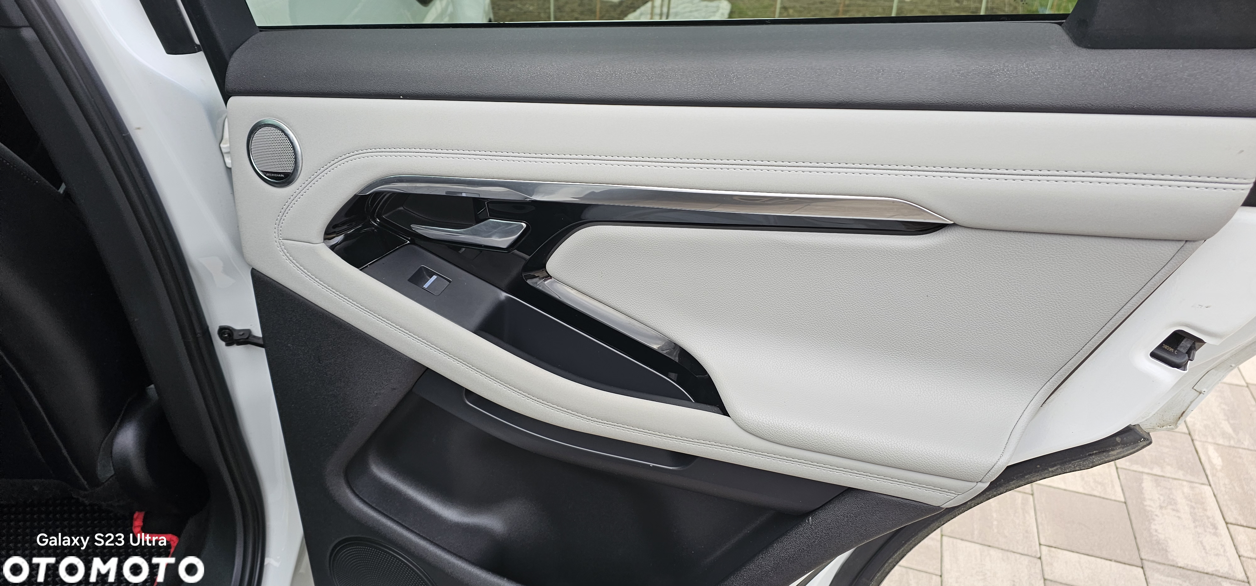 Land Rover Range Rover Evoque P300 R-Dynamic - 24
