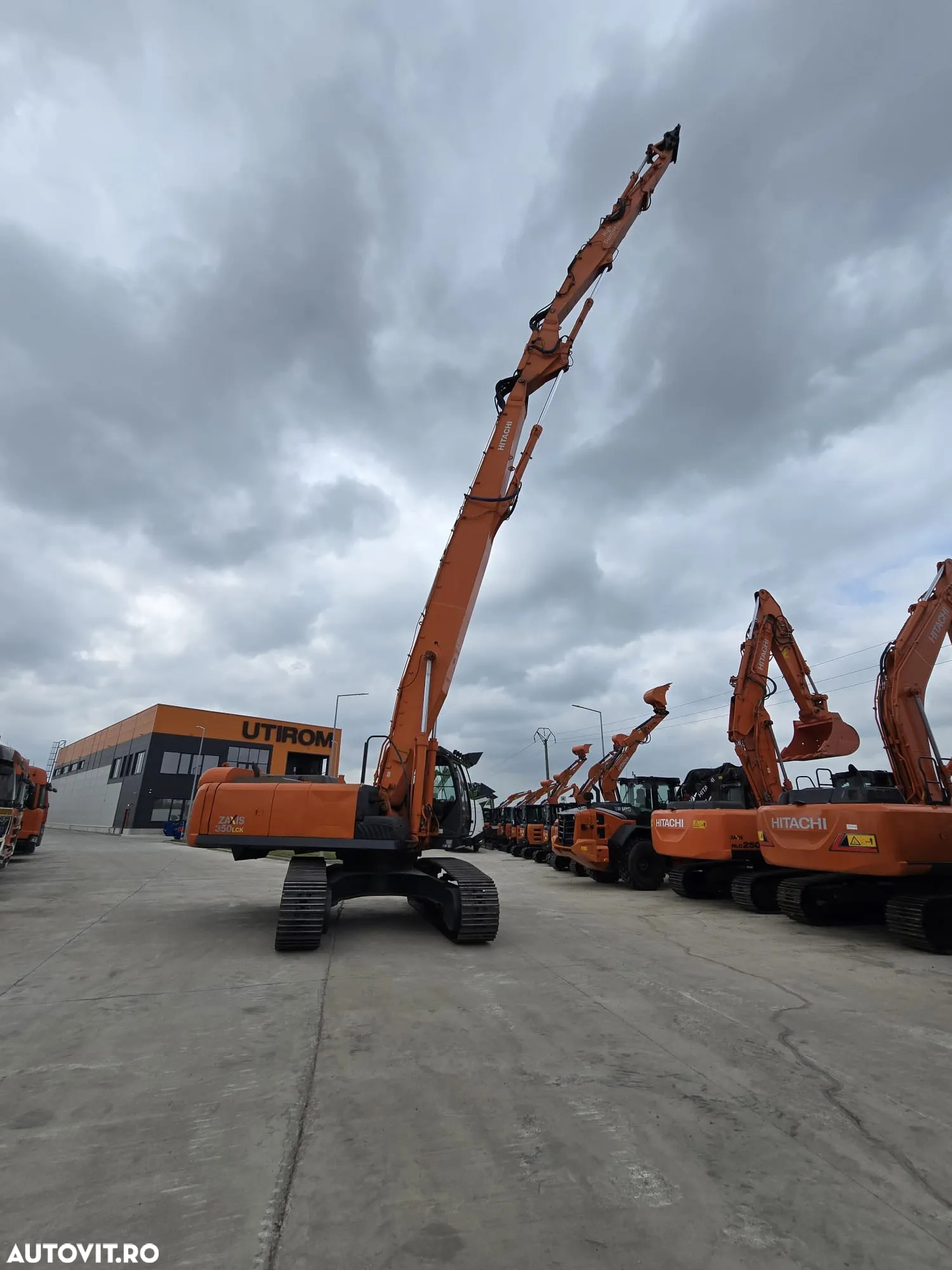 Hitachi EXCAVATOR PETRU DEMOLARI brate la 21m, 37t, 3 brate, cupla rapida, inst picon, inst rotire, 8.209h, ZX350-3, an 2006, senile 70% bune, AC, computer 96900 EUR+Tva - 9