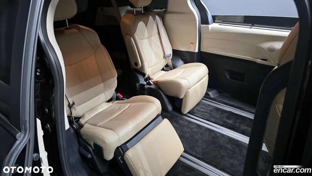 Toyota Sienna - 12