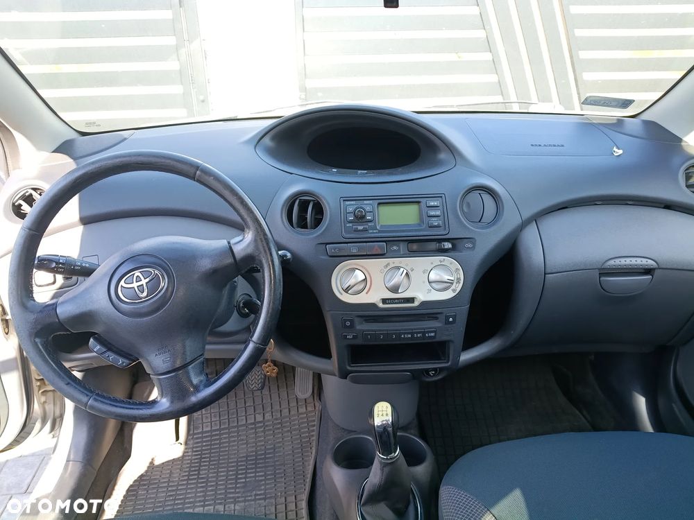Toyota Yaris 1.0 Base - 6