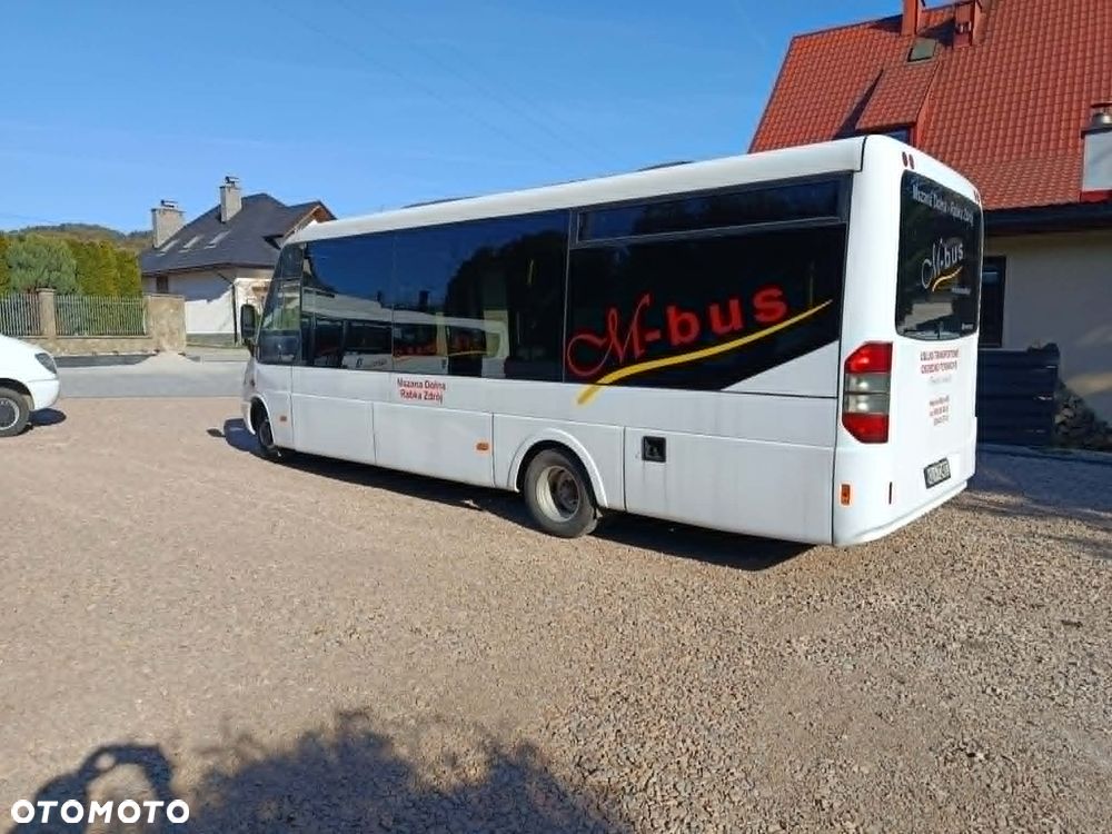 Mercedes-Benz - 8