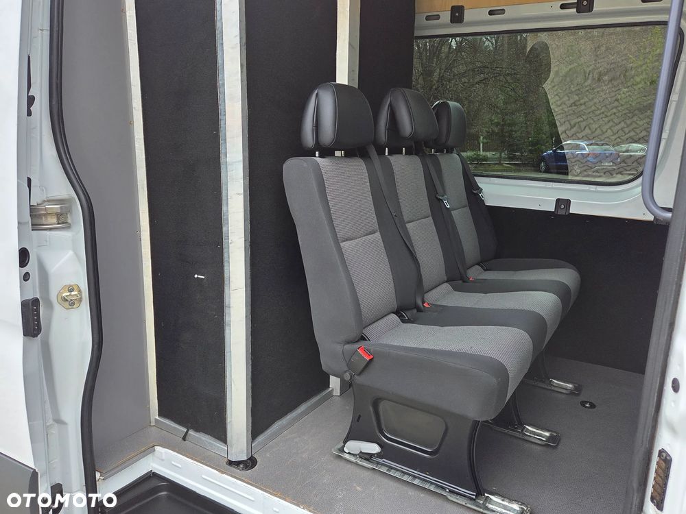 Mercedes-Benz Sprinter - 25
