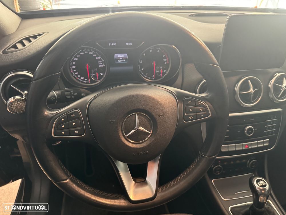 Mercedes-Benz GLA 200 Style - 33