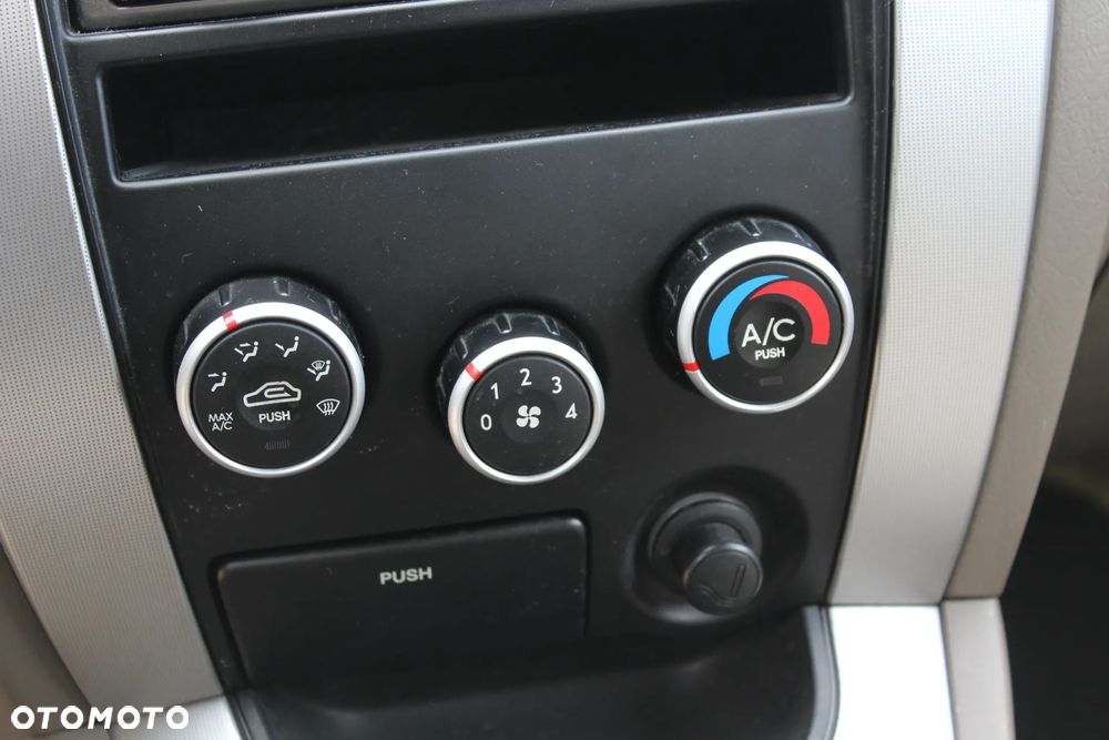 Hyundai Tucson 2.0 4WD GLS - 24