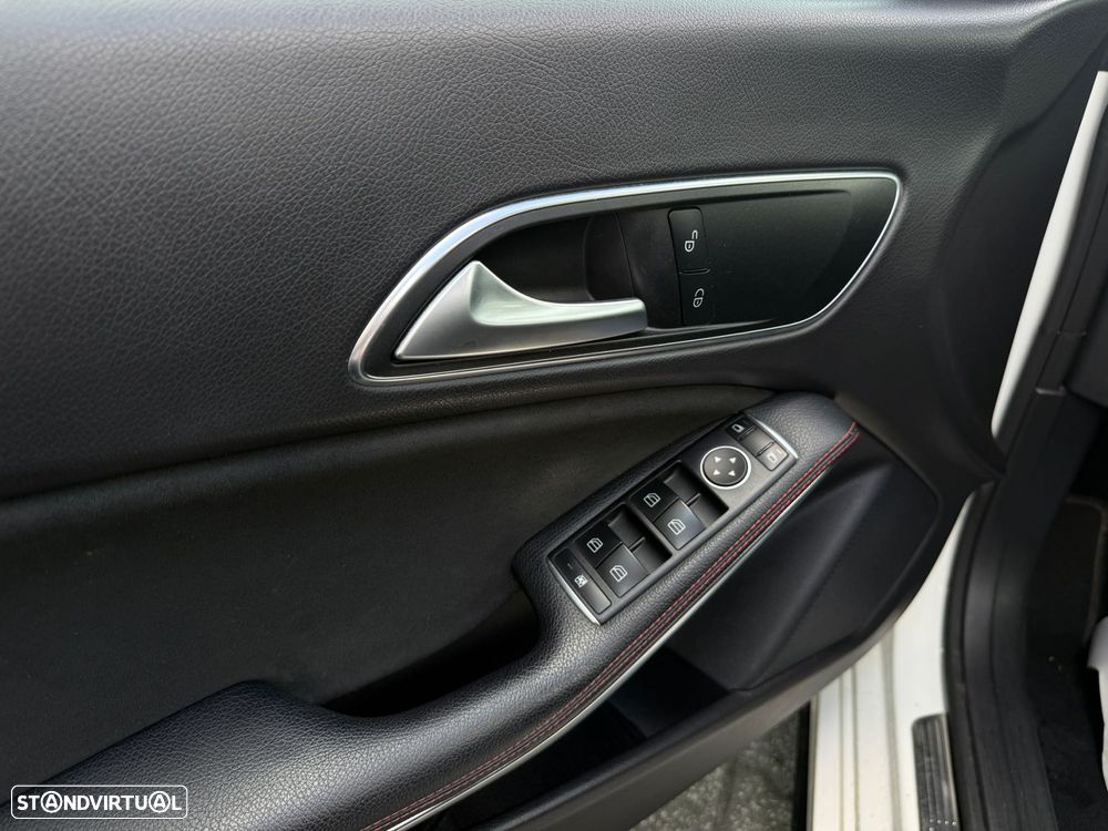 Mercedes-Benz CLA 180 d Shooting Brake AMG Line - 11