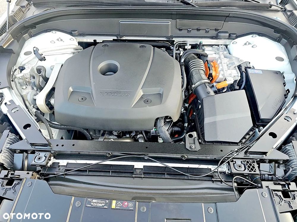 Volvo XC 60 T8 AWD Plug-In Hybrid R-Design - 6