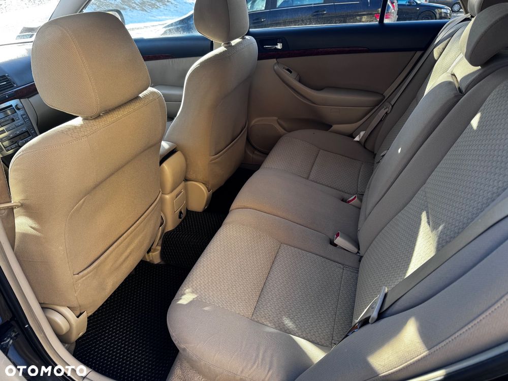 Toyota Avensis - 9