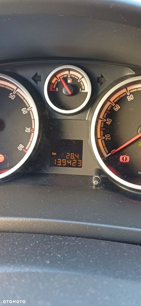 Opel Corsa 1.2 16V Edition / Active - 12