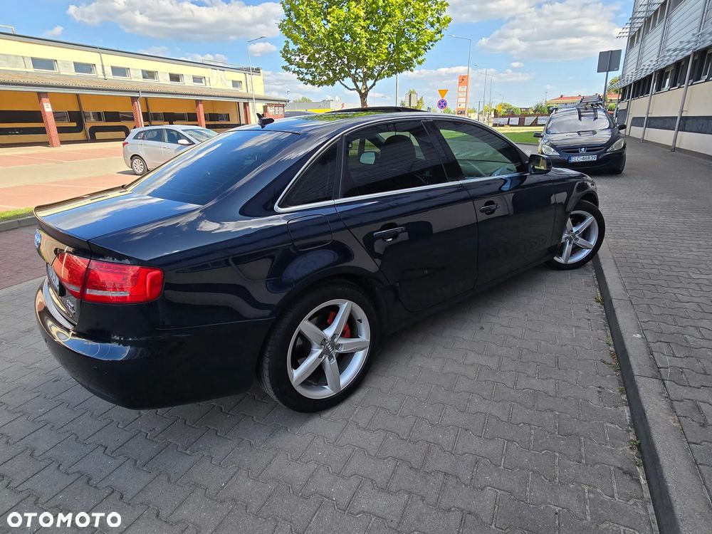 Audi A4 Limousine - 4
