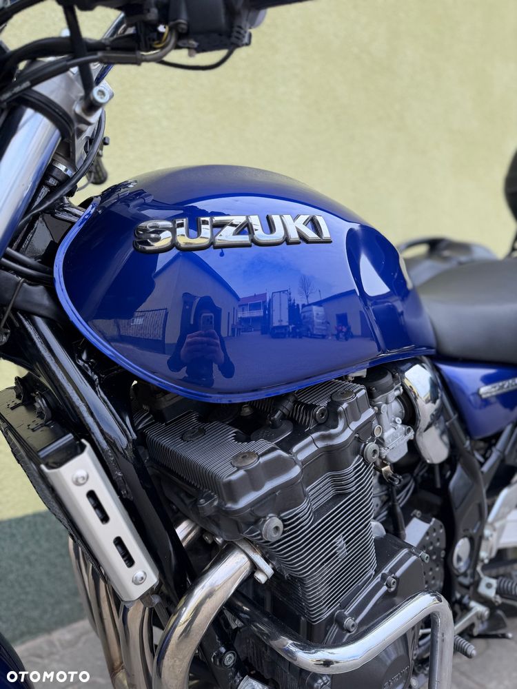 Suzuki GSX - 32
