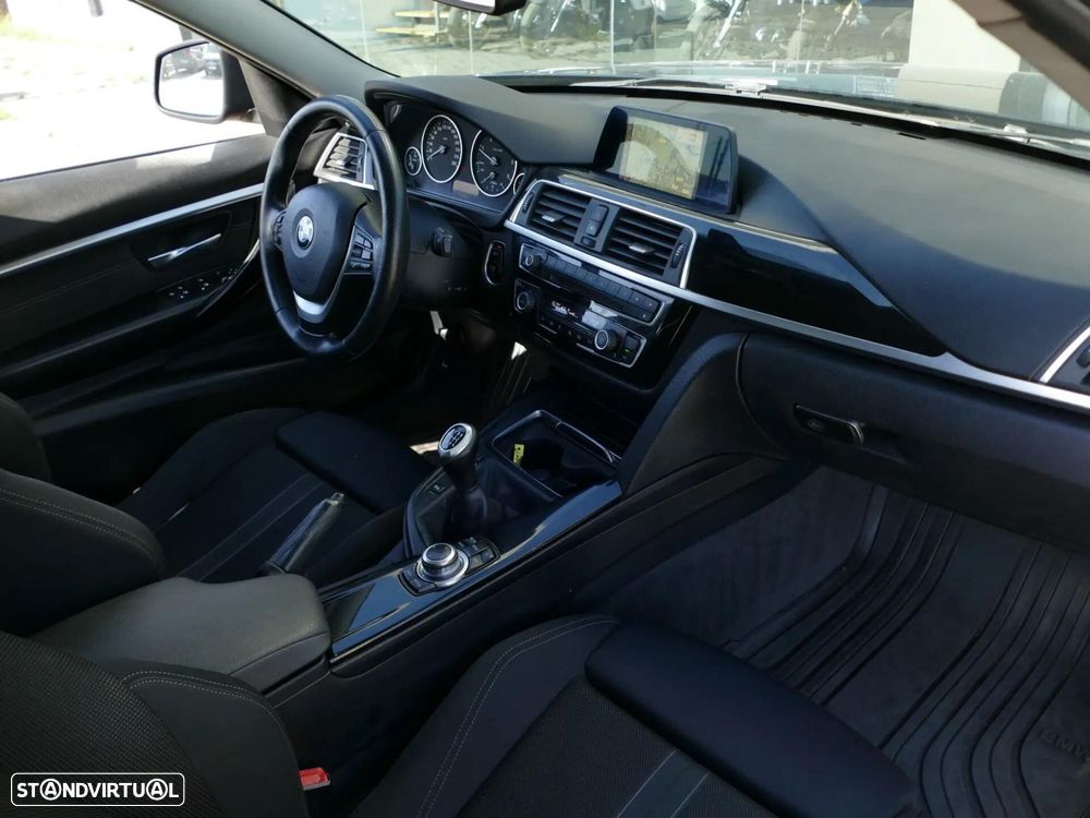 BMW 318 d Line Sport - 31