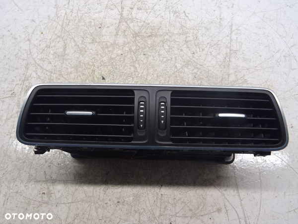 VW PASSAT B7 KOMBI 10-14 KRATKA NAWIEWU ŚRODKOWA