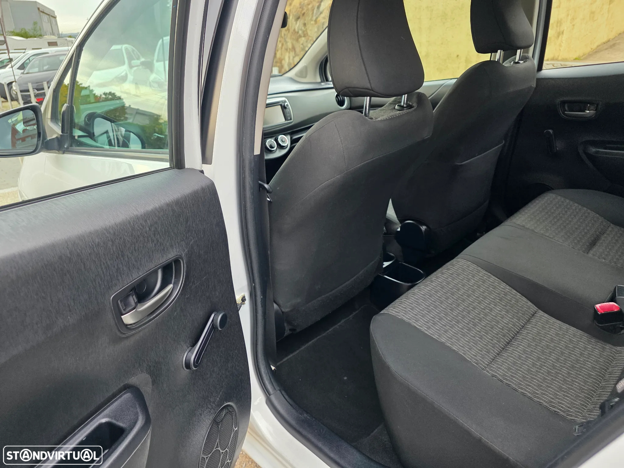 Toyota Yaris 1.0 VVT-i Comfort +PS Style+P.Techno - 14
