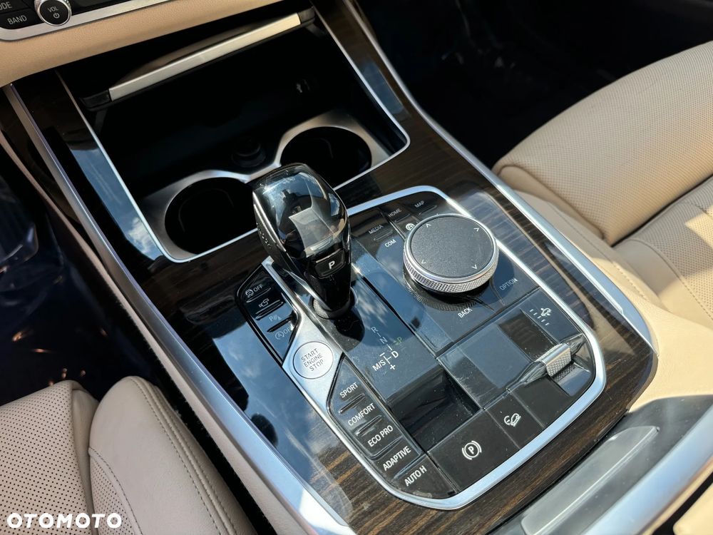 BMW X7 xDrive40i - 23