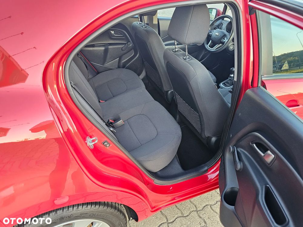 Kia Rio - 12