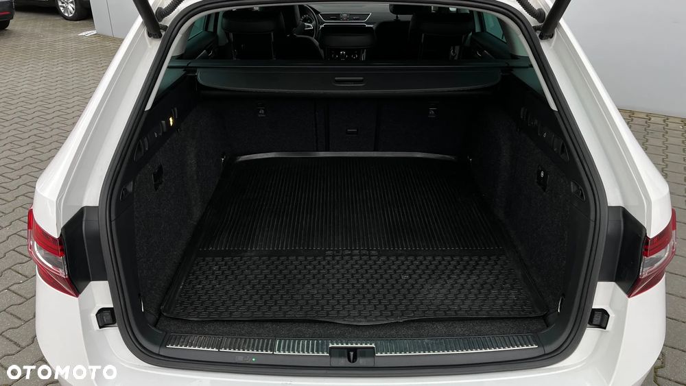 Skoda Superb 2.0 TDI SCR Style DSG - 34