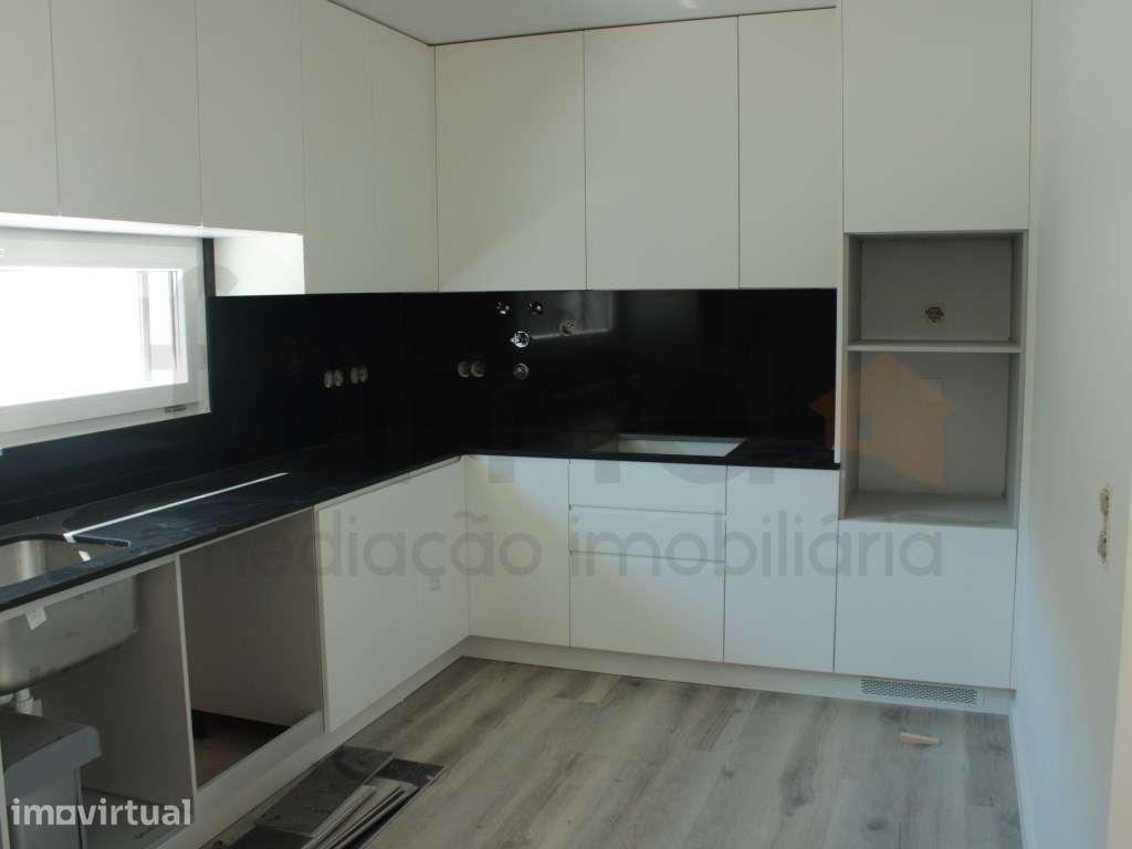 MORADIA T3+1 - ZONA SÃO DOMINGOS DE RANA - Grande imagem: 2/11