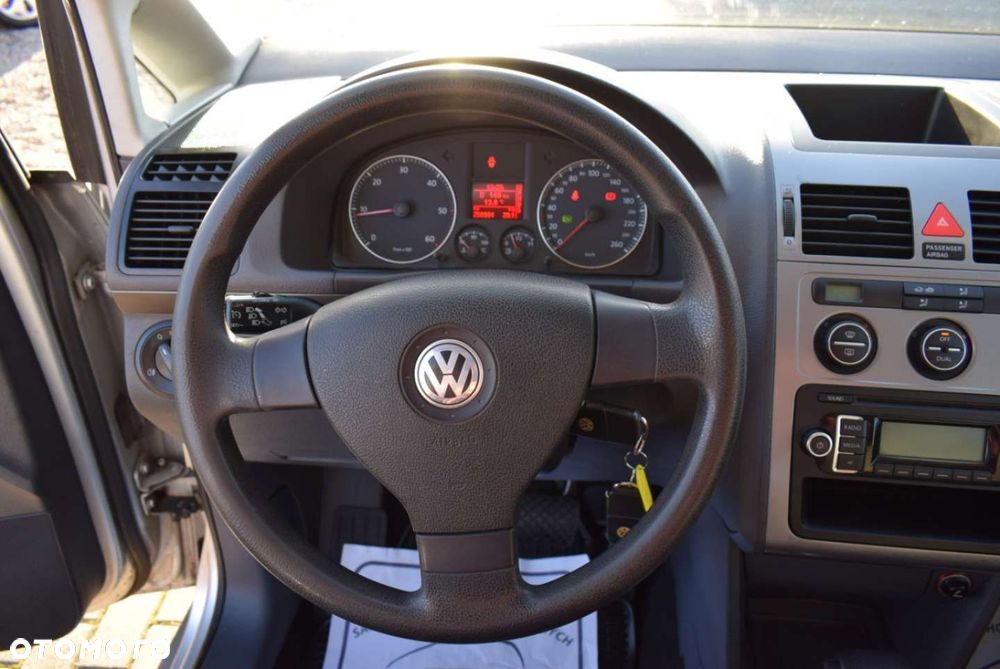 Volkswagen Touran - 24