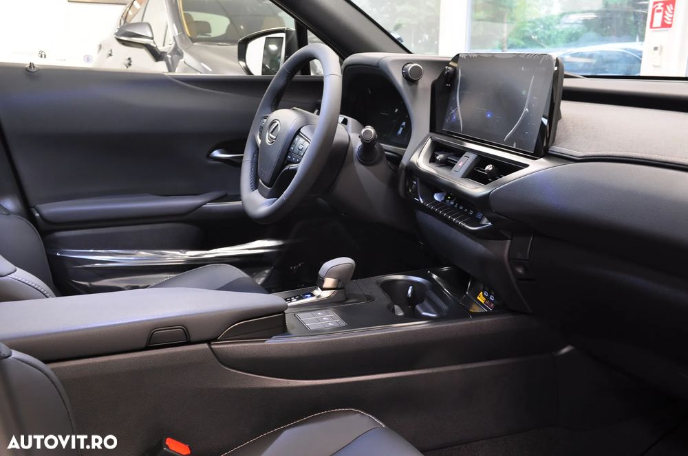 Lexus UX 300h Executive Line - 11