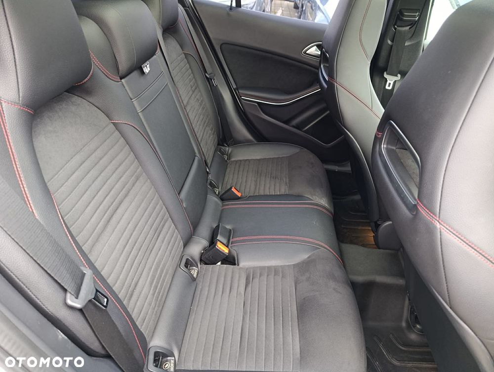 Mercedes-Benz GLA AMG 45 4Matic AMG Speedshift 7G-DCT - 15