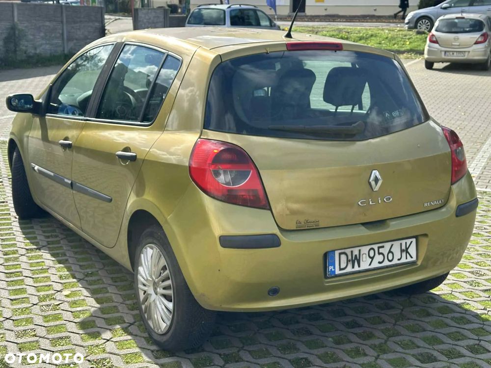 Renault Clio - 2
