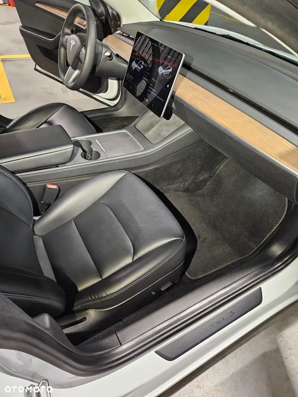 Tesla Model 3 - 23