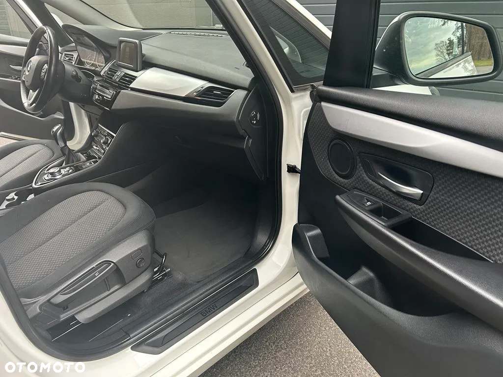 BMW Seria 2 218d - 10