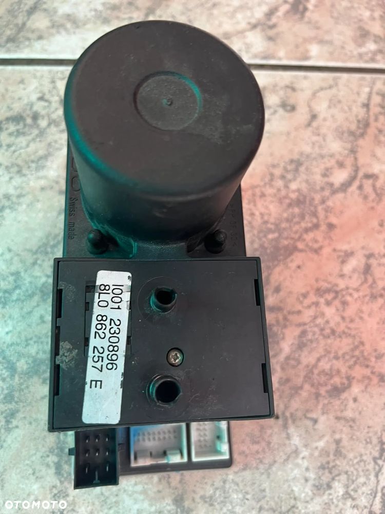 AUDI A3 A4 A6 POMPKA CENTRALNEGO ZAMKA 8L0862257E