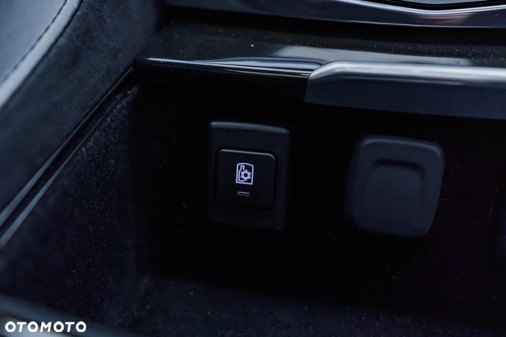 Cadillac Escalade 6.2 V8 AWD AT Platinum - 19