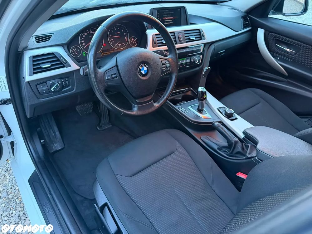 BMW Seria 3 318i Advantage - 22