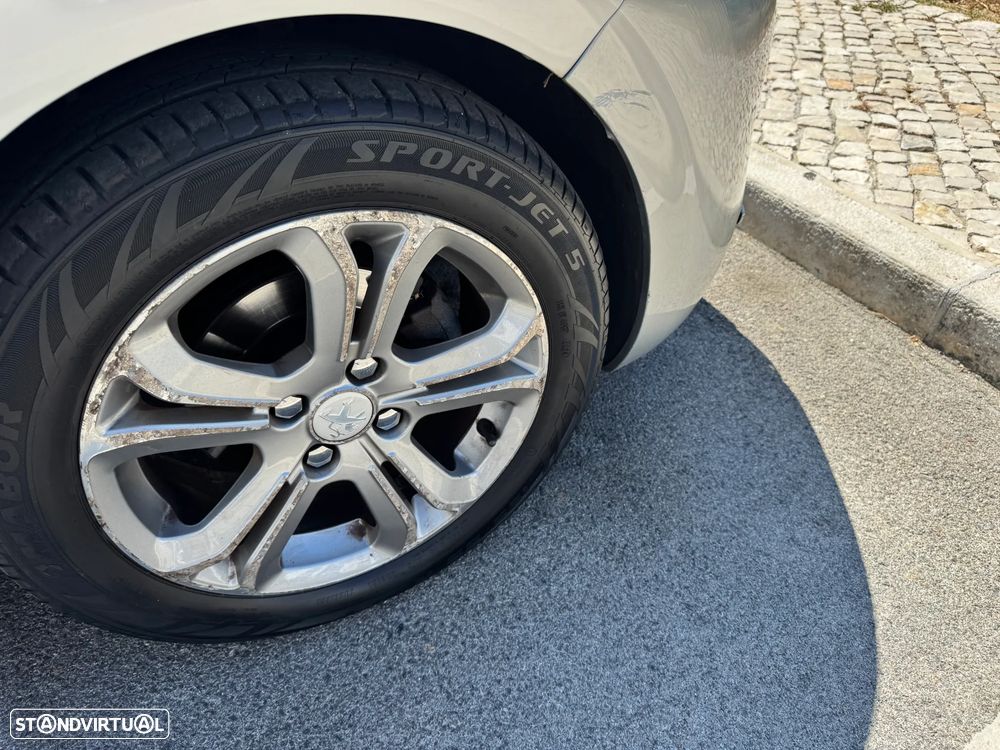 Peugeot 208 1.2 VTi Allure - 12