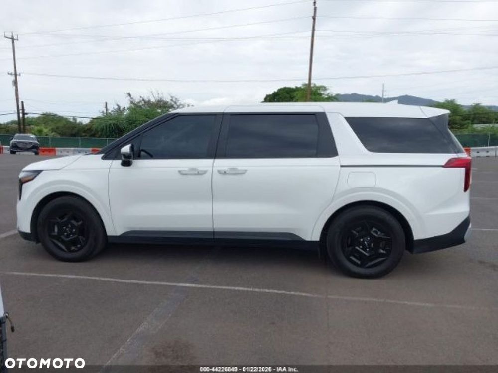 Kia Carnival - 6