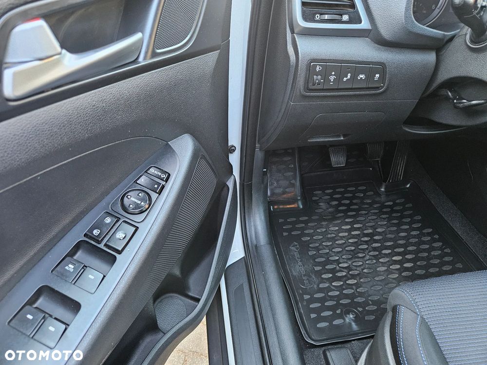 Hyundai Tucson 1.7 CRDI BlueDrive Style 2WD - 9