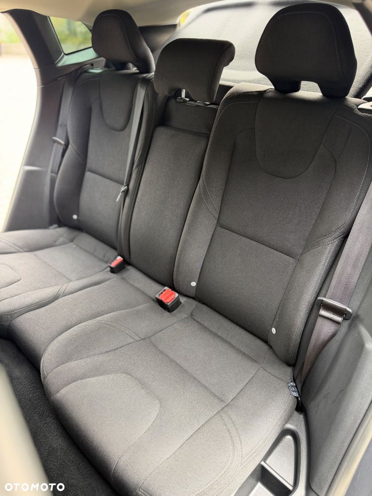 Volvo V40 T3 Momentum - 17