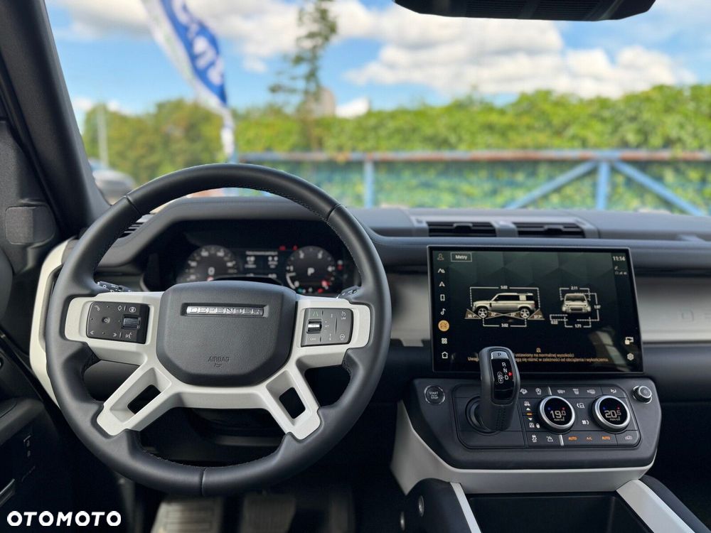 Land Rover Defender - 23