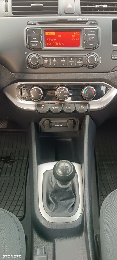 Kia Rio 1.2 Attract - 12