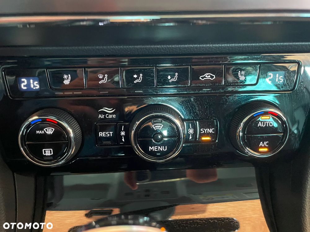 Skoda Superb 2.0 TSI L&K DSG - 17