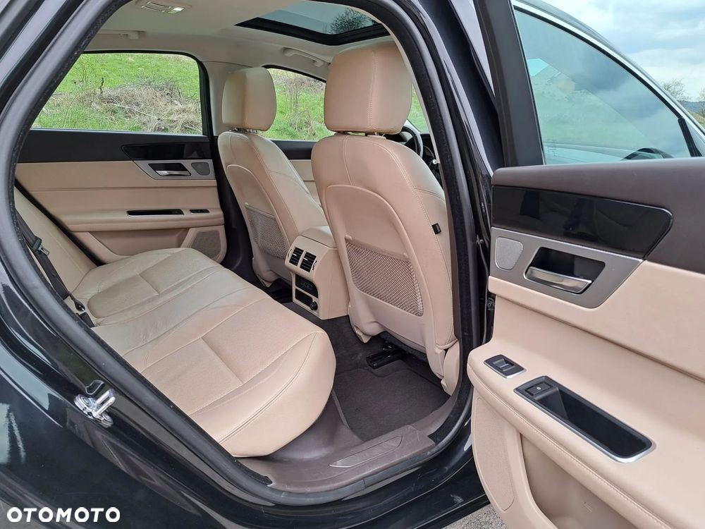 Jaguar XF 3.0 TDV6 300 Sport - 12