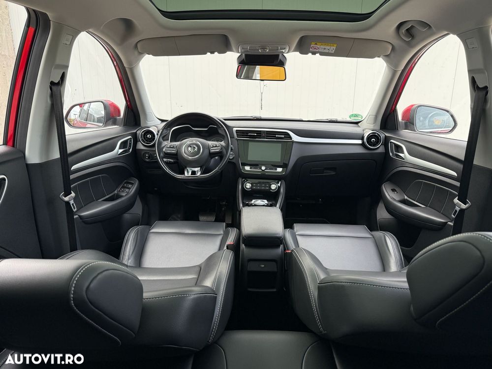 MG ZS EV Luxury - 11