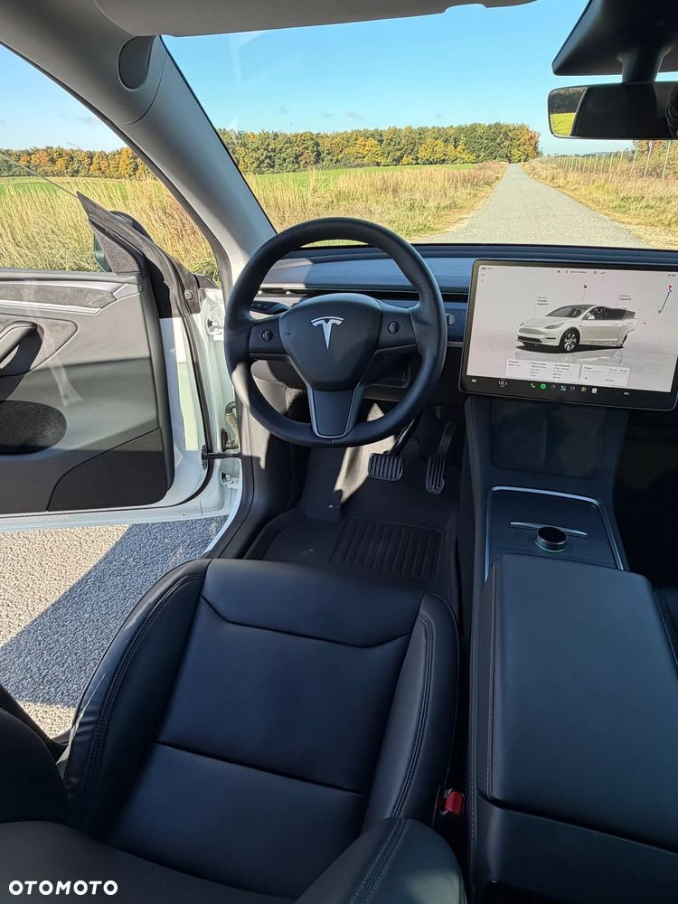 Tesla Model Y Long Range AWD - 15