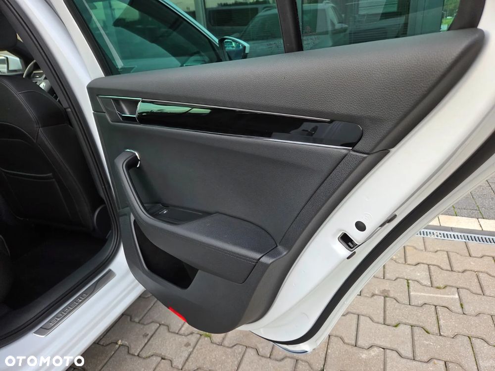 Skoda Superb 2.0 TDI SCR L&K DSG - 37