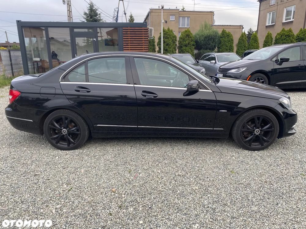 Mercedes-Benz Klasa C 180 CGI Automatik BlueEFFICIENCY Avantgarde - 16