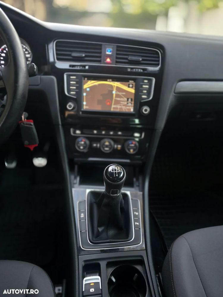 Volkswagen Golf - 11