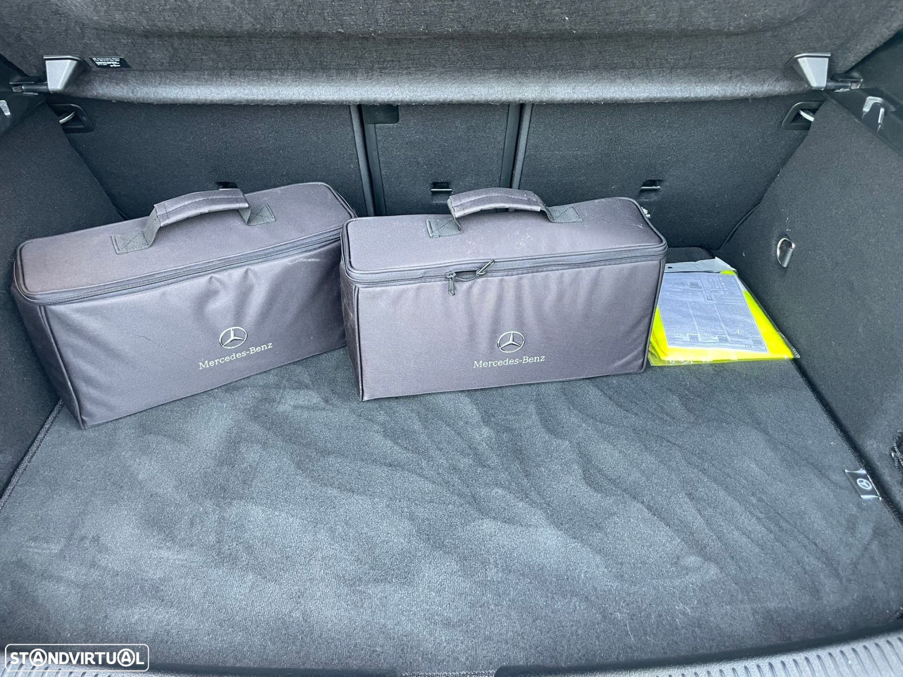 Mercedes-Benz A 250 e 8G-DCT AMG Line - 38