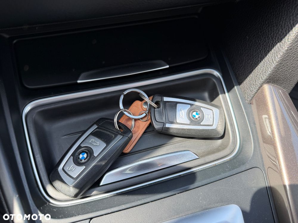 BMW Seria 3 320d xDrive Luxury Line - 23